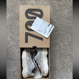 Adidas Yeezy Boost 700 V2